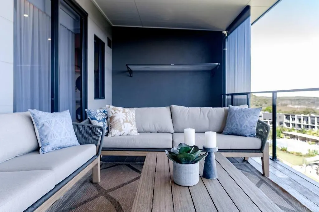 Holiday home The Hamptons Lake House - Noosa Heads Luxury House