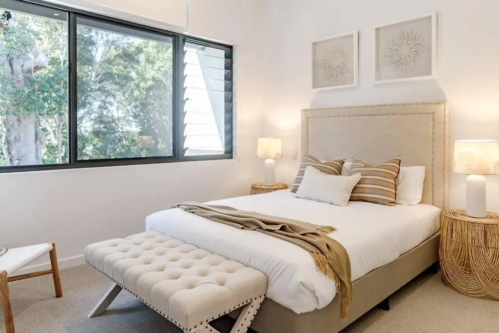 Holiday home The Hamptons Lake House - Noosa Heads Luxury House