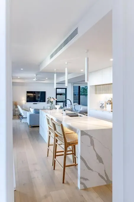 The Hamptons Lake House - Noosa Heads Luxury House Holiday home