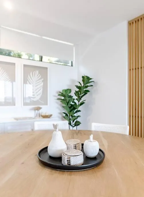 Holiday home The Hamptons Lake House - Noosa Heads Luxury House