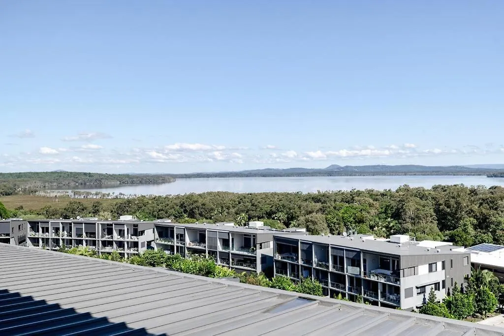 The Hamptons Lake House - Noosa Heads Luxury House Holiday home