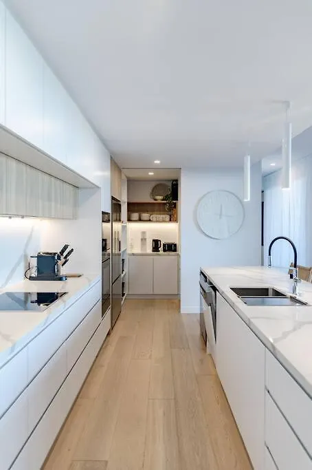 The Hamptons Lake House - Noosa Heads Luxury House Australia
