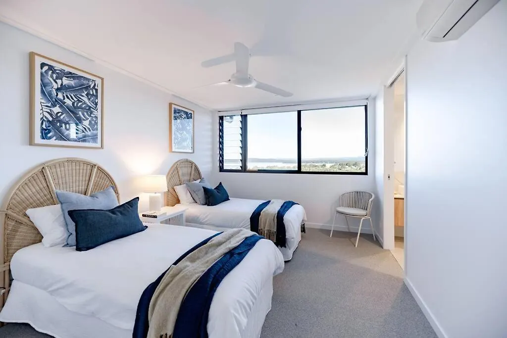 Holiday home The Hamptons Lake House - Noosa Heads Luxury House