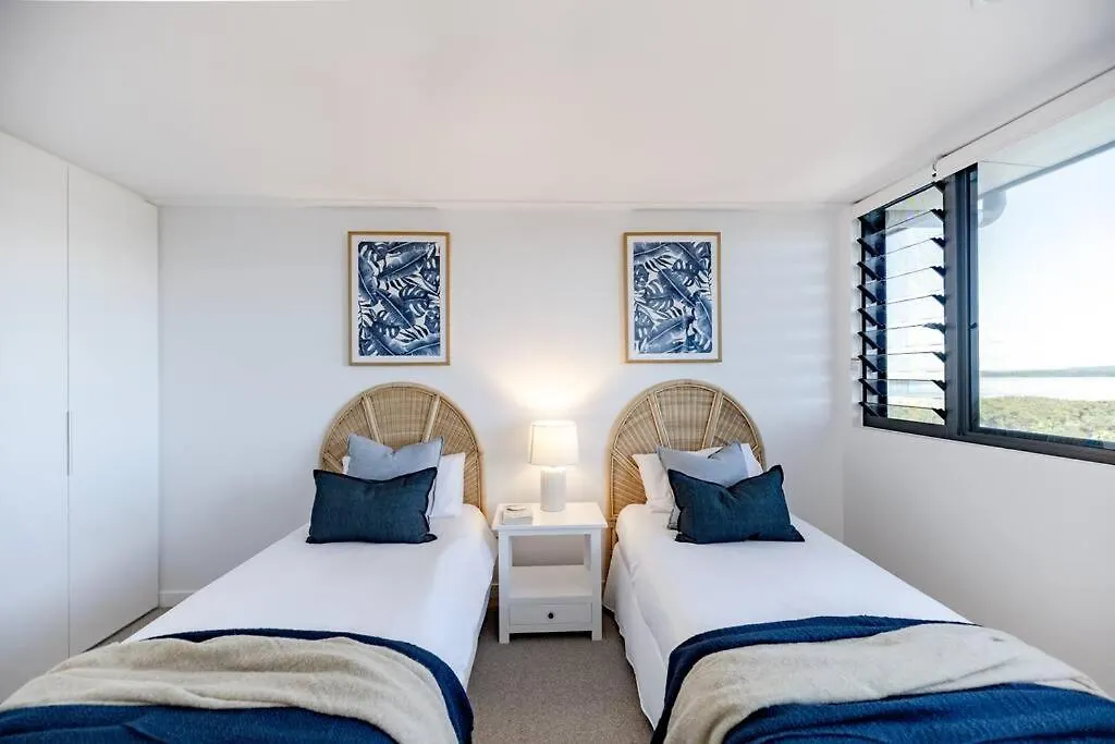 The Hamptons Lake House - Noosa Heads Luxury House Holiday home