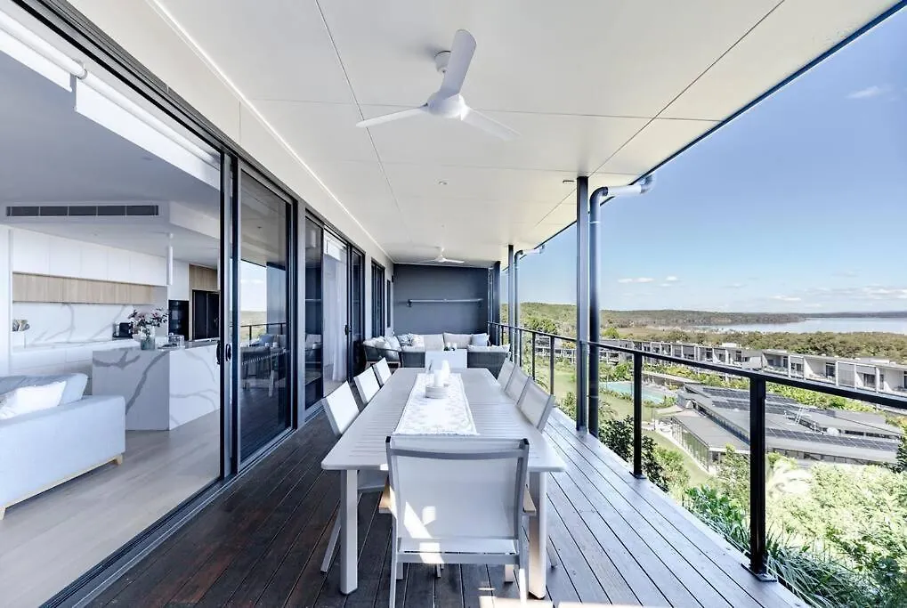 Holiday home The Hamptons Lake House - Noosa Heads Luxury House Australia