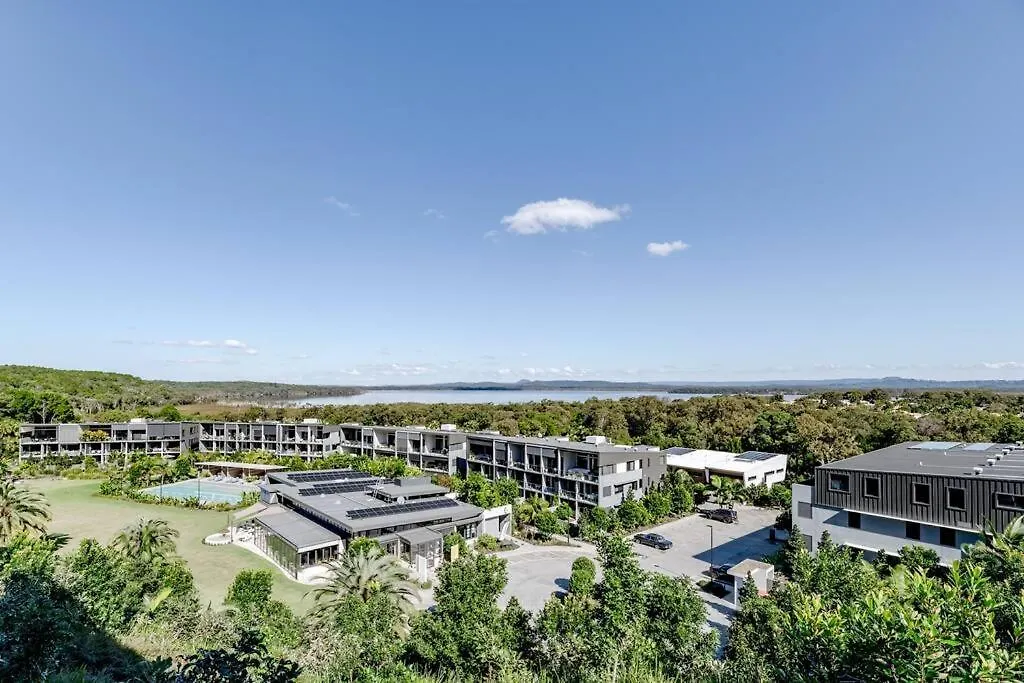 Holiday home The Hamptons Lake House - Noosa Heads Luxury House